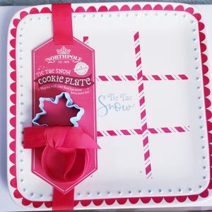 Holiday Christmas Cookie Plate with Cookie Cutter